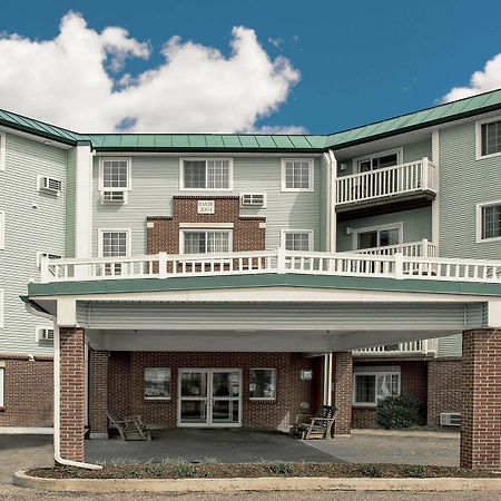 Baymont By Wyndham Essex Burlington Area Hotel Eksteriør billede
