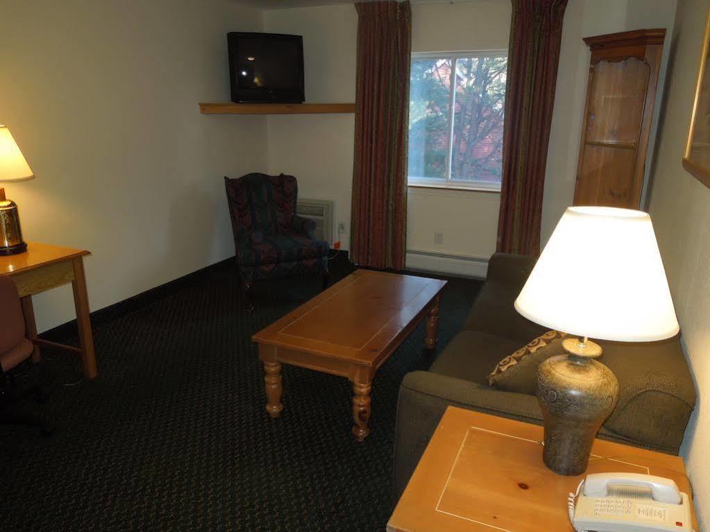 Baymont By Wyndham Essex Burlington Area Hotel Eksteriør billede