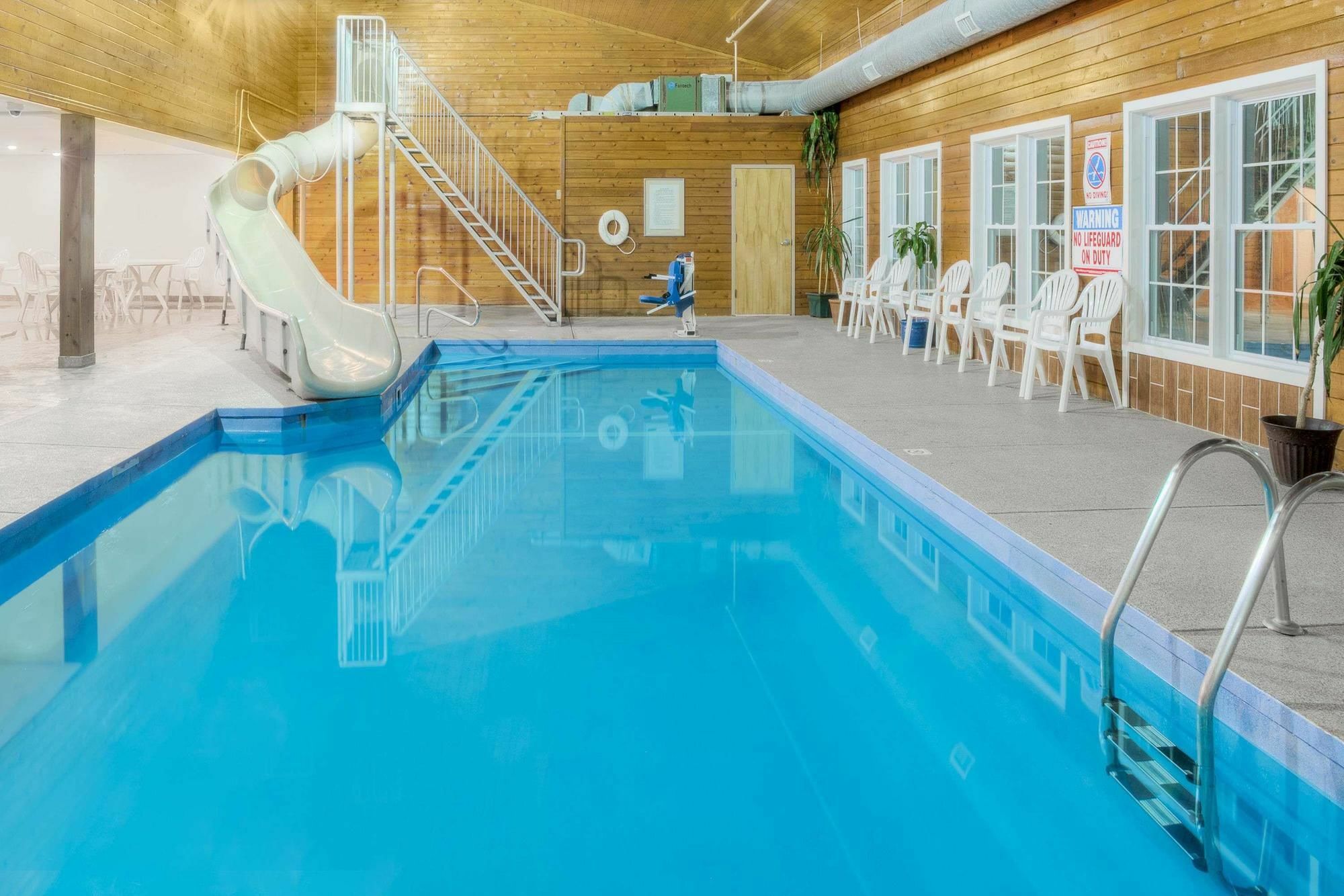 Baymont By Wyndham Essex Burlington Area Hotel Eksteriør billede