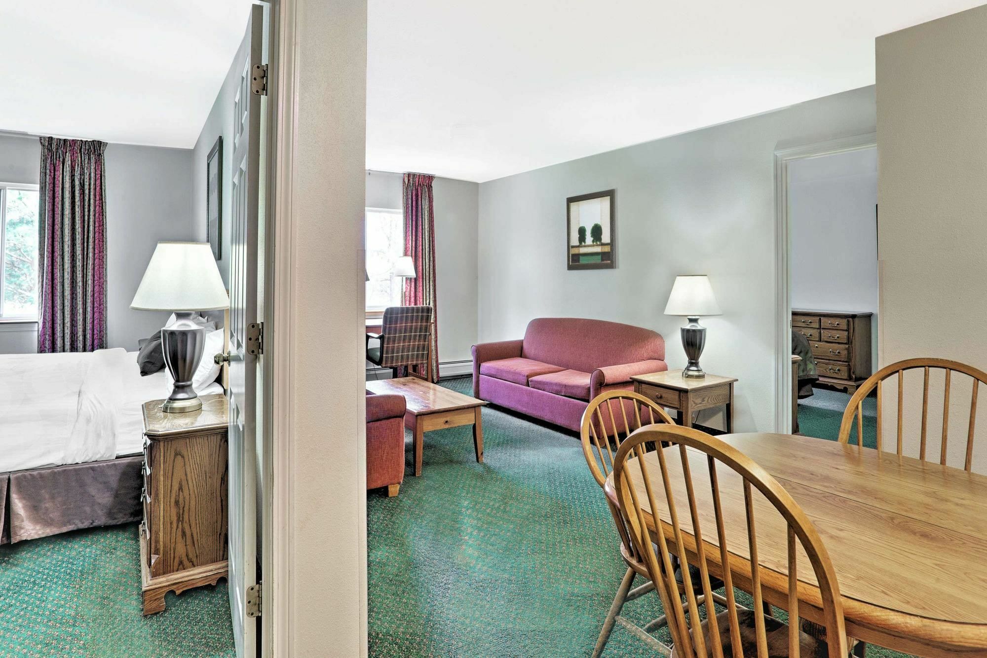 Baymont By Wyndham Essex Burlington Area Hotel Eksteriør billede