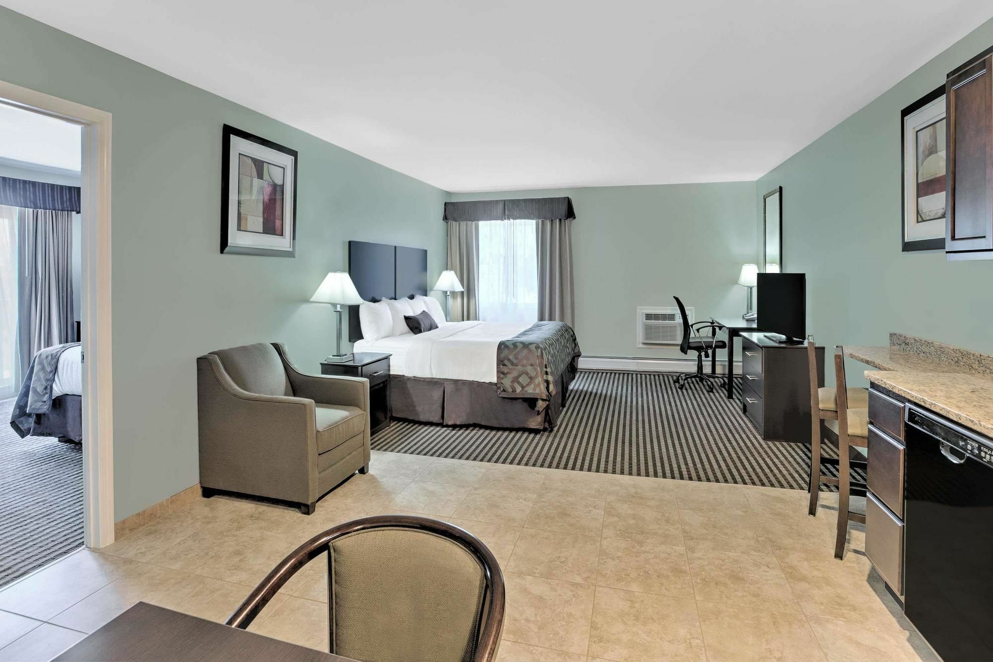 Baymont By Wyndham Essex Burlington Area Hotel Eksteriør billede
