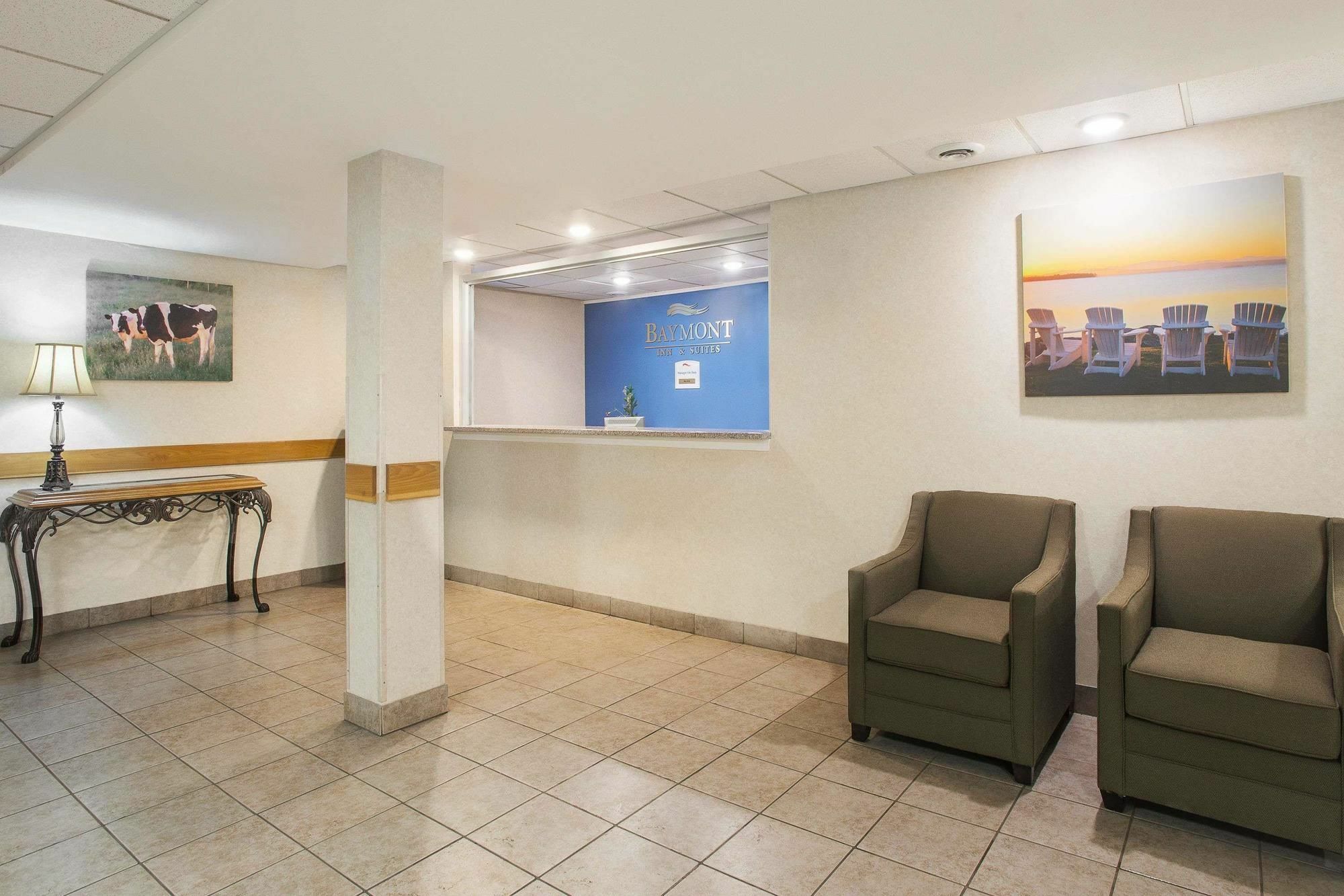 Baymont By Wyndham Essex Burlington Area Hotel Eksteriør billede